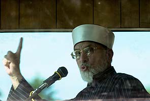 Pakistan Supreme Court grills cleric Tahir-ul-Qadri over Canadian citizenship