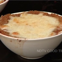 French Onion Soup with  Mozzarella Cheese